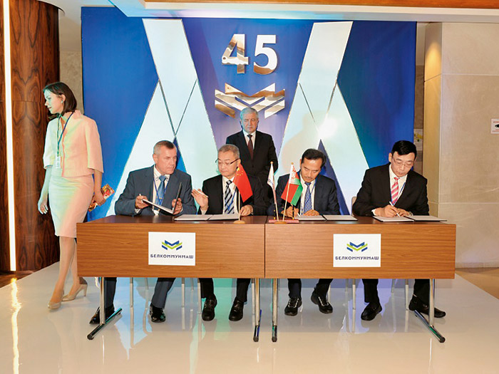  四川发展、新筑股份、上海奥威与白俄罗斯市政机车厂签署战略合作协议